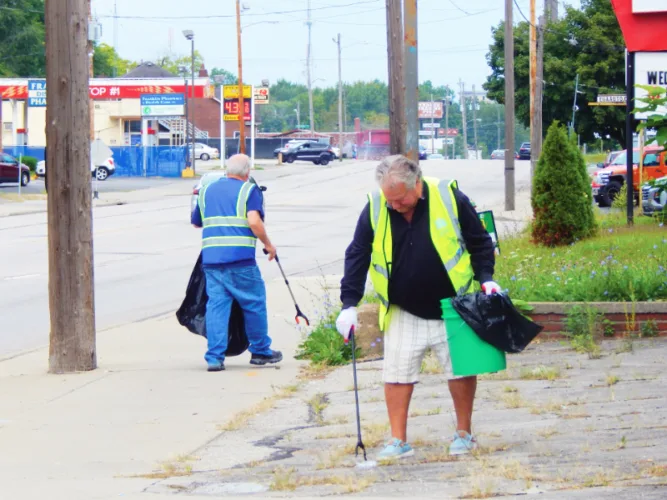 Community convenes for TNP cleanup in Warren